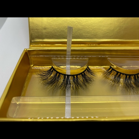 JHaley Beauty LLC Luxury Mink Lashes - Picture 4 of 10